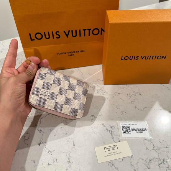 LV Zippy Coin Purse Padlock - Picture 4 of 16